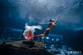 人间尤物！乌克兰185长腿美女水下表演，网友却说：身材不行图片