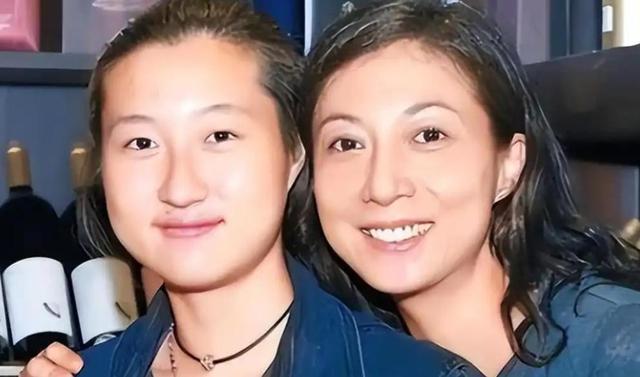 71岁成龙不再隐瞒，公开去世后留特殊礼物，病逝传闻早真相大白