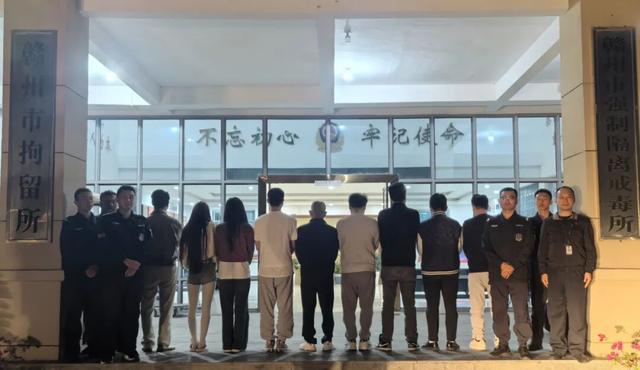 江西一窝点被端	，多名男女被抓！