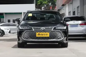 2024款丰田亚洲龙：配2.5L混动+8155芯片！适合家用的B级车！图片