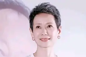 白色短头发原来可以这么美，我决定再也不染发了图片