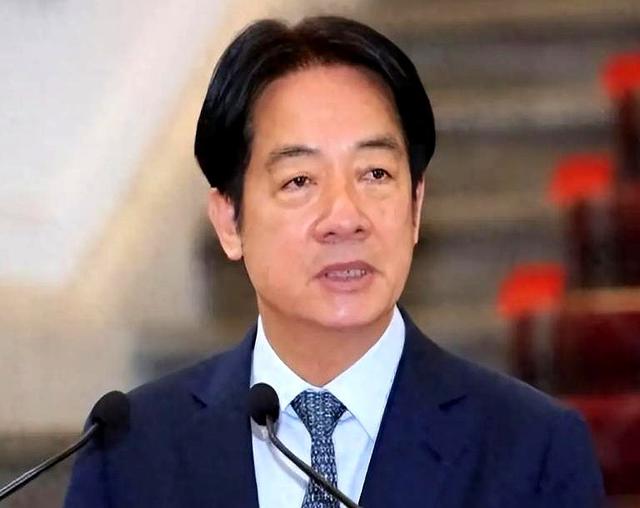 馆长申请去北京看大阅兵，卢秀燕暴露真面目，台专家一句话亮了