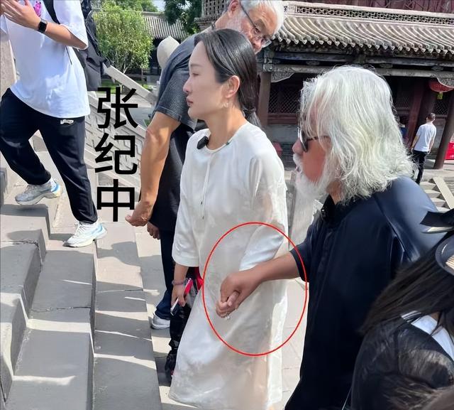 张纪中也没想到，为自己连生3胎的杜星霖，狐狸尾巴终究藏不住了