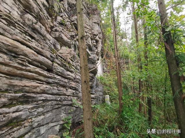 偏远乡野中寻找一个古寺遗址，探险一个深邃溶洞