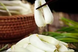老话说：餐前饭后食藠头，不打郎中门前过，提到的藠头是什么？图片
