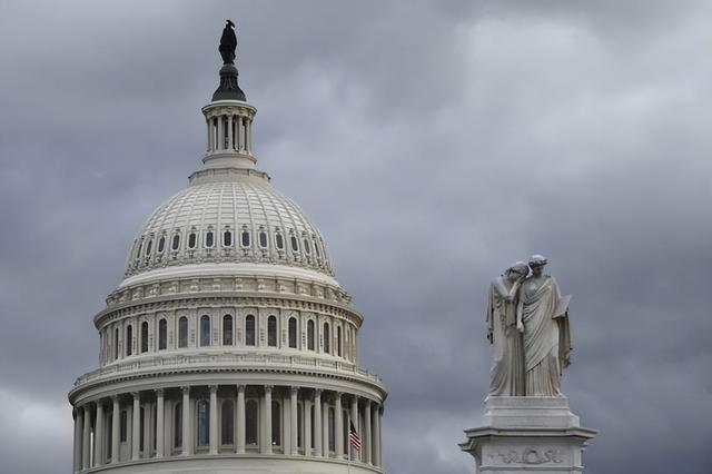 黄仁勋开始另寻出路	，将主意打到中国身上，想让北京做出一个改变