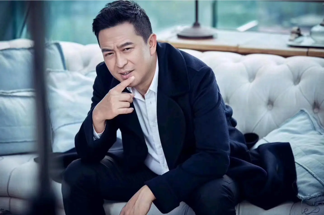 与王海燕离婚传闻真相大白1年，55岁张嘉益近况曝出，一点不意外