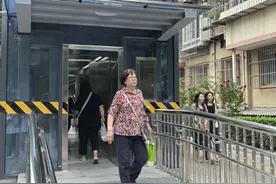 少走68级台阶！这座医院地下通道电梯投用图片