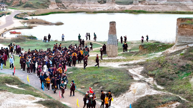 游玩中解锁“大地雕塑”！大同土林，让孩子玩到不想走