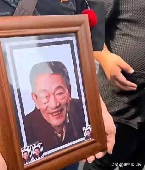 杨议曝冯巩缺席葬礼真相！打了俩电话没接，果断送来一纸公函