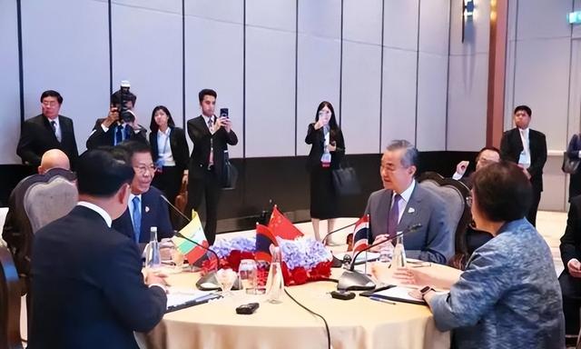 4比2，泰国最新民调出炉，佩通坦想官复原职，中方说了句公道话