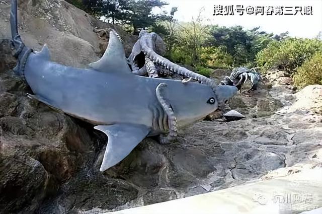 大连海之韵山体壁雕