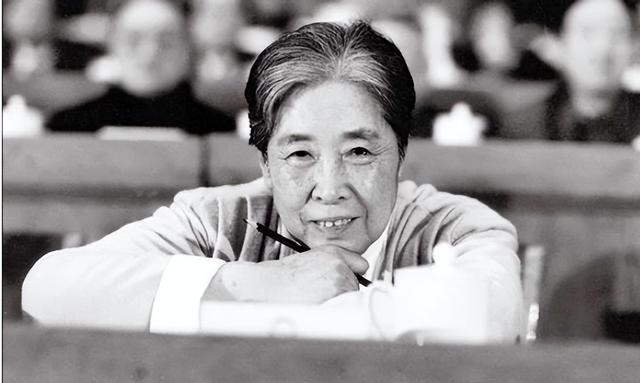 2004年毛、刘两家聚会，王光美说出一句话，李敏李讷顿时红了眼眶
