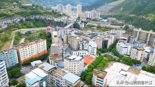 重庆武隆头号大镇，拥有媲美仙境的奇葩景观，你去玩过吗？