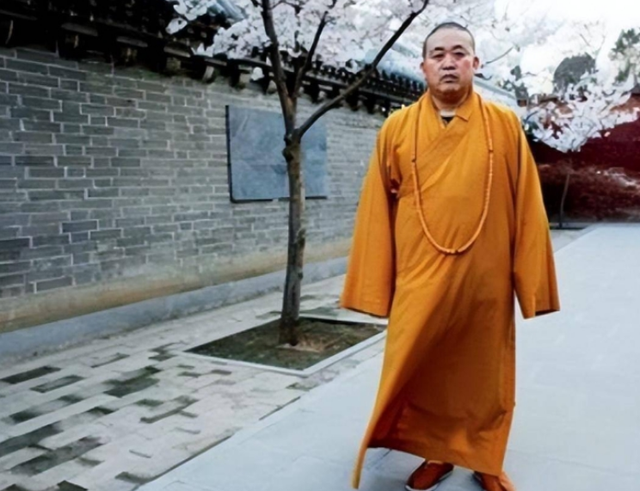 曝释永信被带走调查，少林寺回应模糊，曾被举报在国外有上亿豪宅