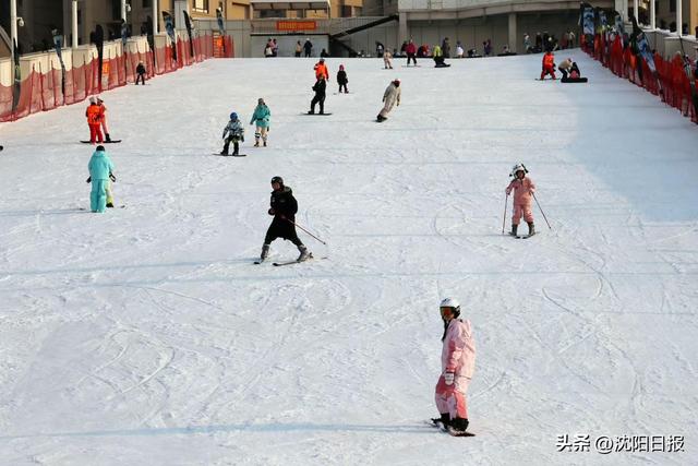于洪区冰雪盛宴启幕！丁香小镇滑雪场解锁沈阳冬季游新体验