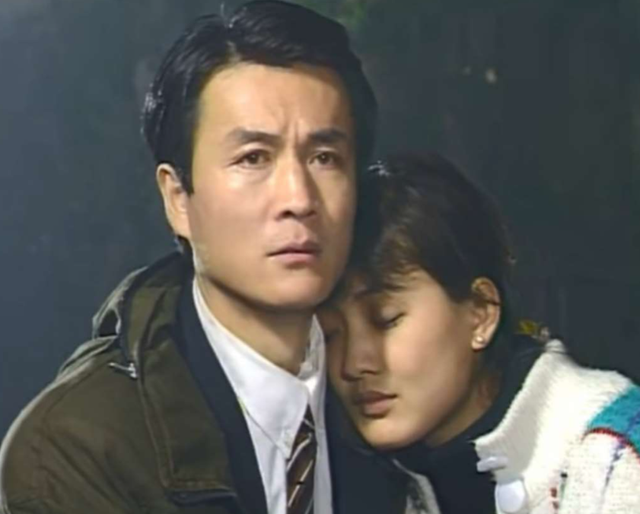原来他早已去世，15岁演戏44岁走红，47岁患癌离世，哥哥是尔康爹