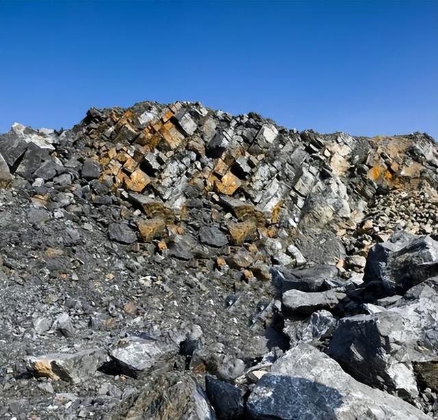 高市早苗对华正式“宣战”！马克龙转头背叛日本，特朗普告示全球