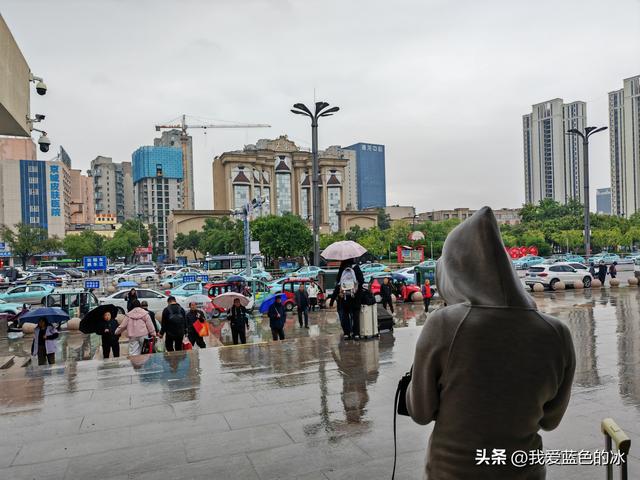 邯郸到邢台半个小时的路却两个小时才到，绿皮车一晚点就开始摆烂