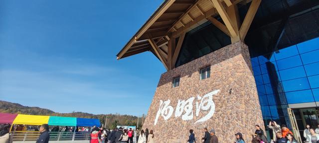 伊春·汤旺河—观林海奇石，赏五花山色，错过再等一年。