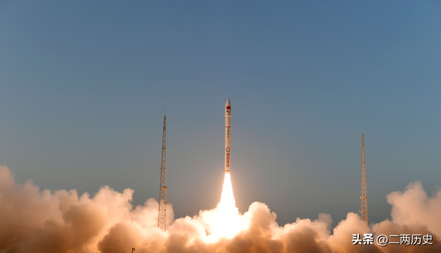 中国宣布申请20万颗卫星，4.2万颗卫星组成的美国星链	，迎来对手