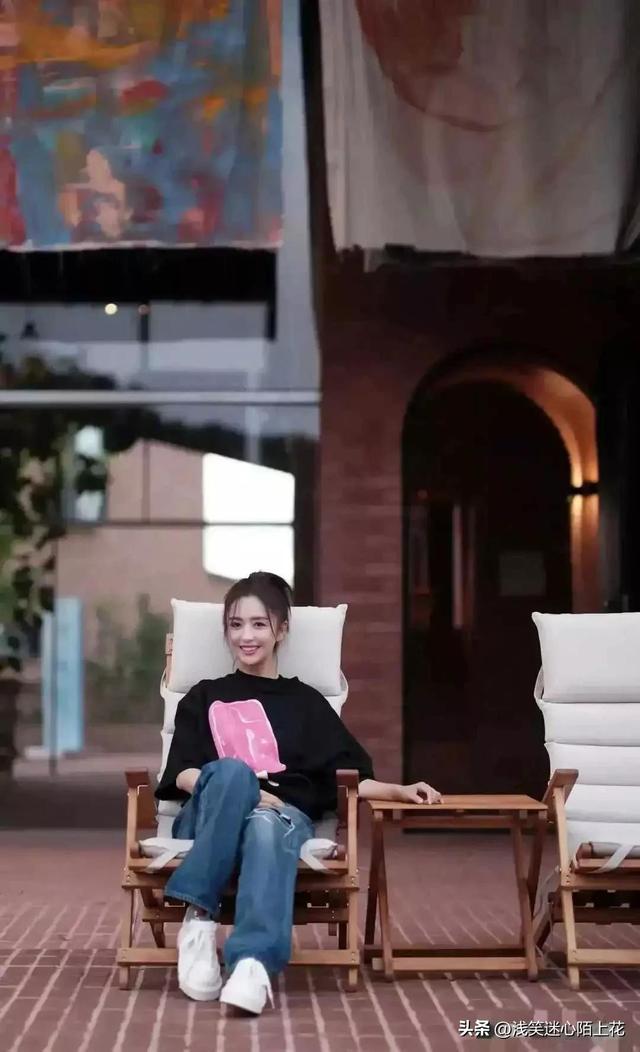 有这么个漂亮老婆，导演前夫居然还离婚，真让人想不通，琢磨不透