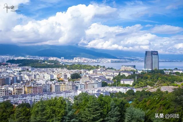 洱海边也有跑山胜地,其实是个公园,高处可远眺大理古城全景