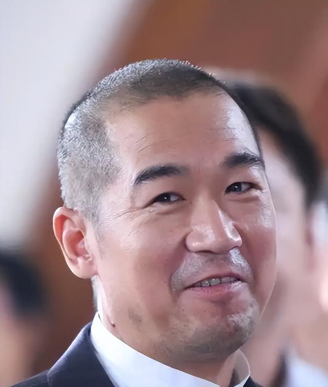戏子误国？央媒点名痛斥，这4位艺人为捞金害惨老百姓，毫无底线