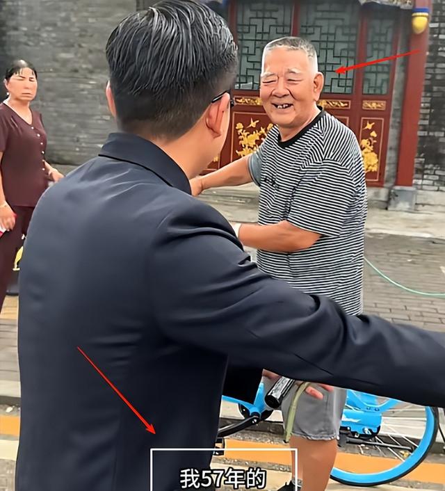 安徽小伙因长相酷似溥仪，接到横店邀约，网友：这叫老天爷赏饭吃