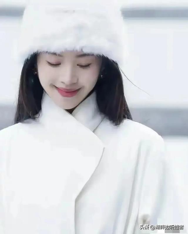 河北邯郸一校花,168cm身高清丽出尘，貌美如花，倾国倾城。