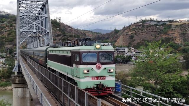 彝路风情绿皮车“5633”：