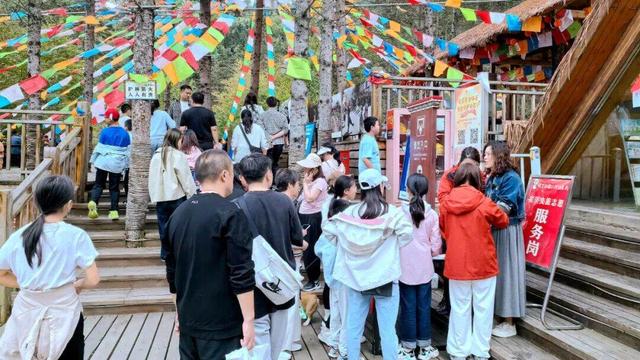 双节假期宝兴接待游客超31万人次 文旅市场“热力全开”