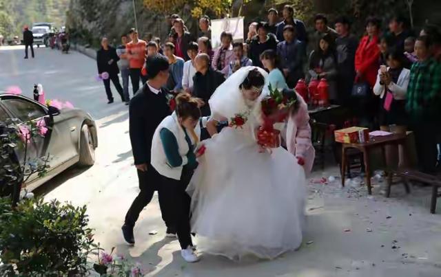 聪明父母都默默给儿子留着这“两道门，别等栽了大跟头才懂