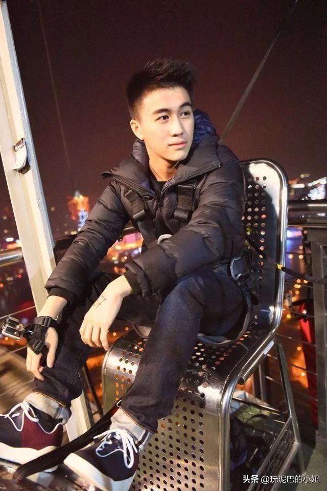 何猷君“霸总”人设崩塌，拖欠工资恶心一幕上演，员工举步维艰