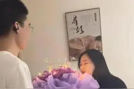 惊呆了！我对足疗技师一见钟情，捧鲜花表白，我妈不会打死我吧图片