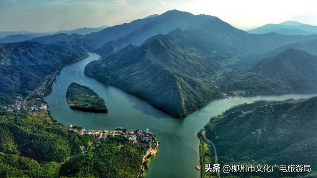 躲进三江的山水里，是治疗精神内耗的顶级解药