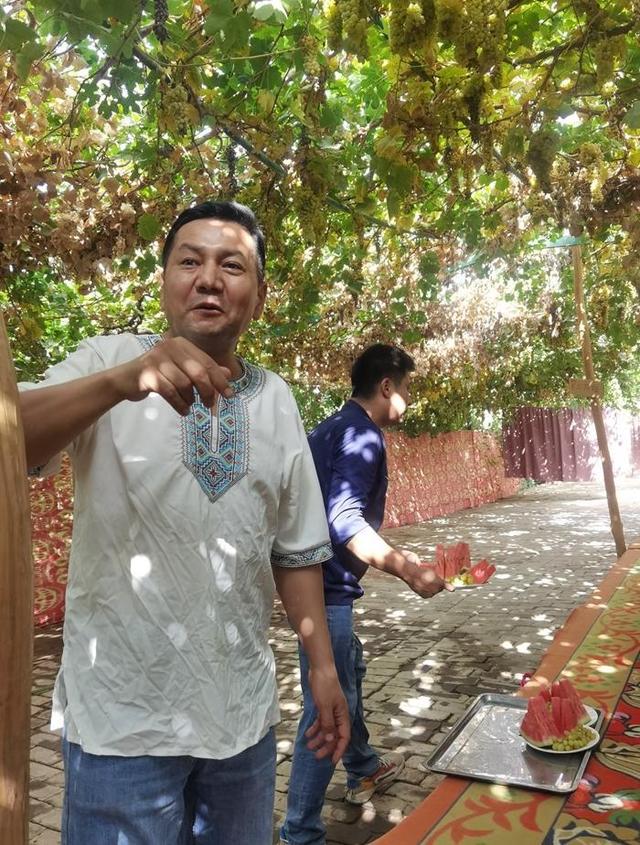 游新疆吐鲁番的坎儿井和葡萄沟