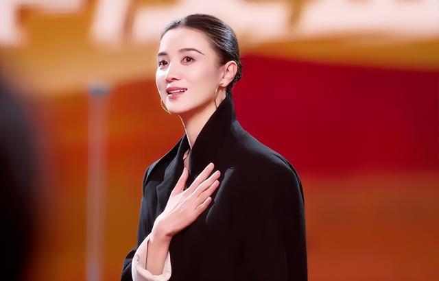 成龙因病去世、赵本山灵堂	、宋佳知三当三	，现在的造谣越来越离谱