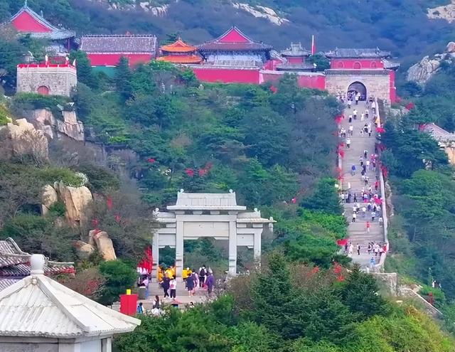 第一次爬泰山别乱走！门票、索道选择+路线安排全攻略