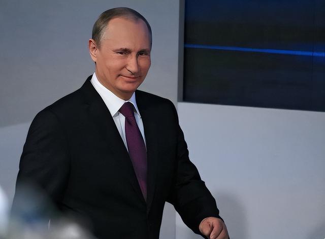 俄罗斯乐坏了，普京几十年都没做到的事，特朗普上台一年就干成了