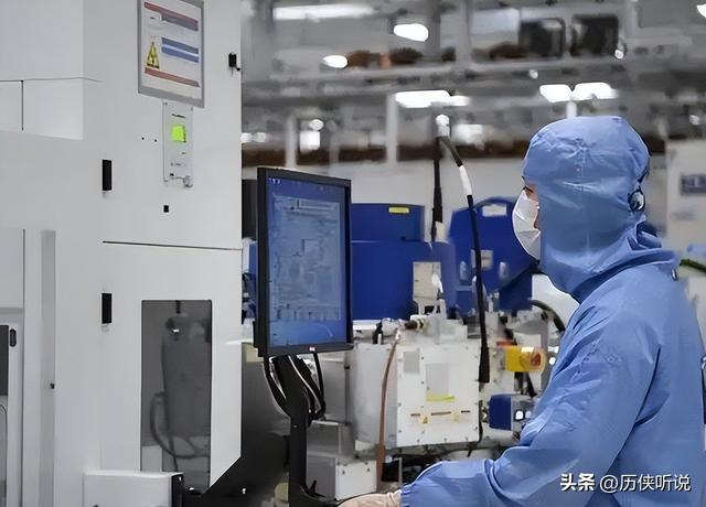 中美芯片战爆雷：中国2骨干携核心技术潜逃美国，后果比想象严重