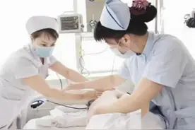 医院看病尴尬场景！护士姐姐插尿管有了反应，私密检查更是笑人！图片