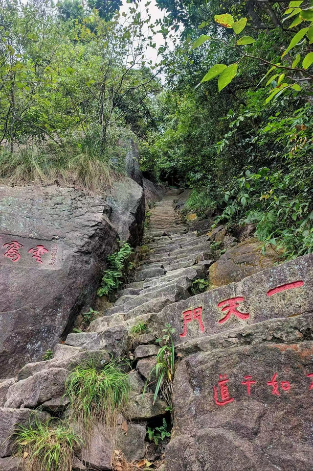 福州小众经典徒步地，山顶藏有云端彩虹步行道，拍照打卡不输鼓山