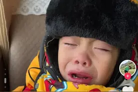 震惊：谁把小沙糖桔整哭了，哭的那叫一个惨，没人管还上央视新闻图片