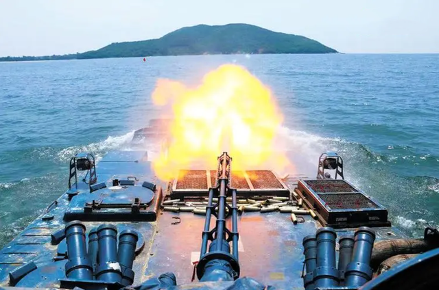 不许大陆2027年收台？特朗普突然宣布：2年后要对中国半导体加税