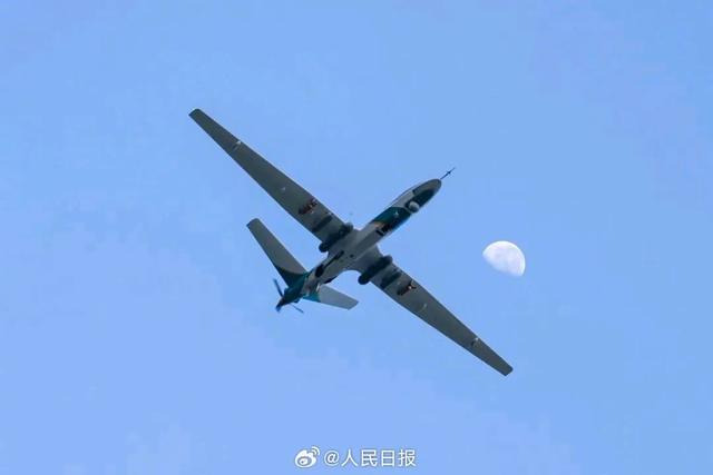 转存收藏！人民日报出图#当明月遇上国之重器#，浪漫又硬核↓↓