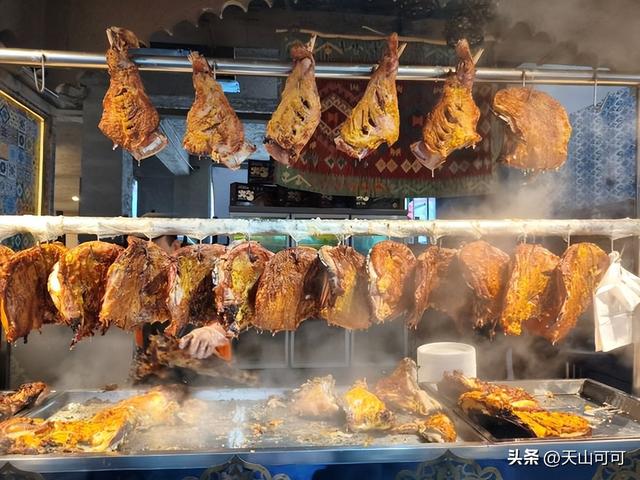 国庆大假，一家人去游新疆大巴扎，美食与歌舞表演太攒劲了！