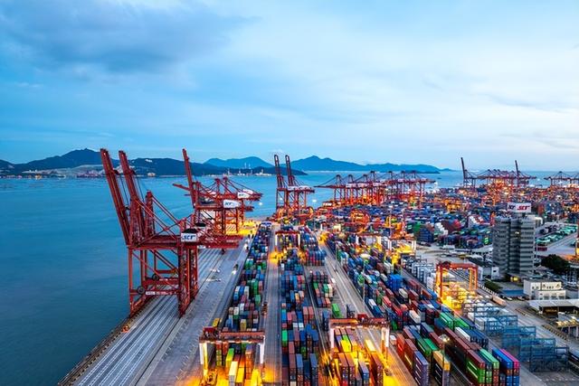 中美会谈结束，特朗普表态，美财长：中国稀土限制，将推迟一年