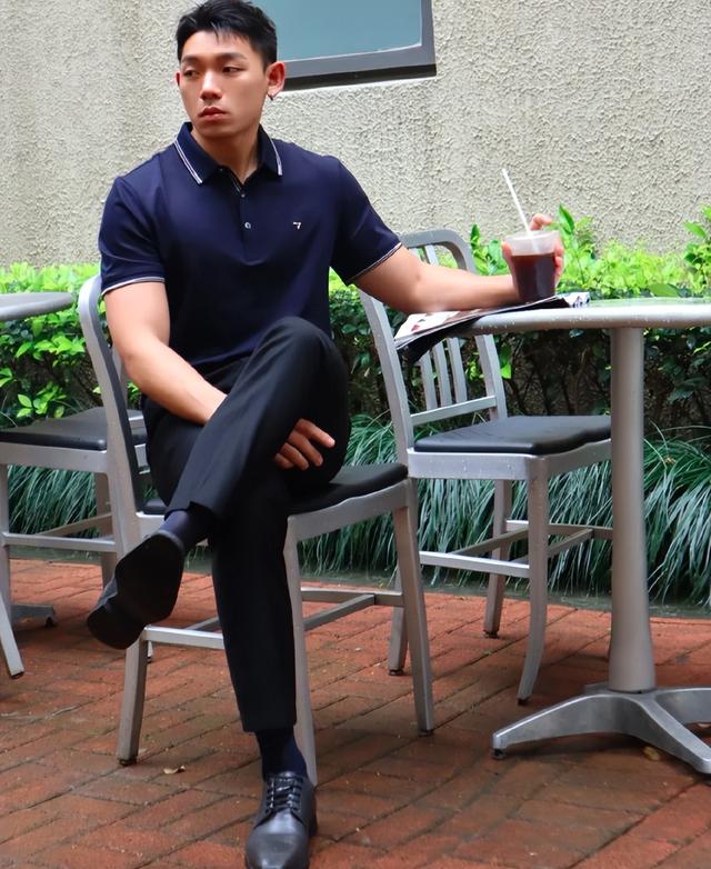 职场男人不管多少岁，夏天穿Polo衫就选这4种颜色，绅士又时髦