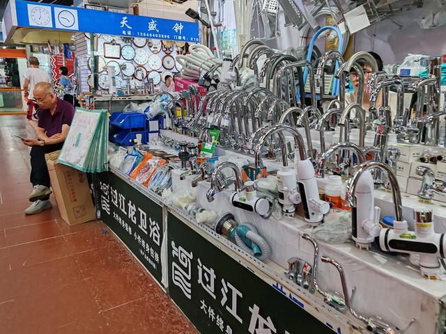 走遍济南:长途汽车站斜对过有个中恒商城